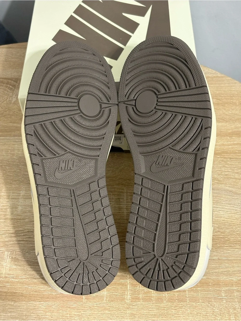 Jordan 1 low × Travis Scott Reverse Mocha